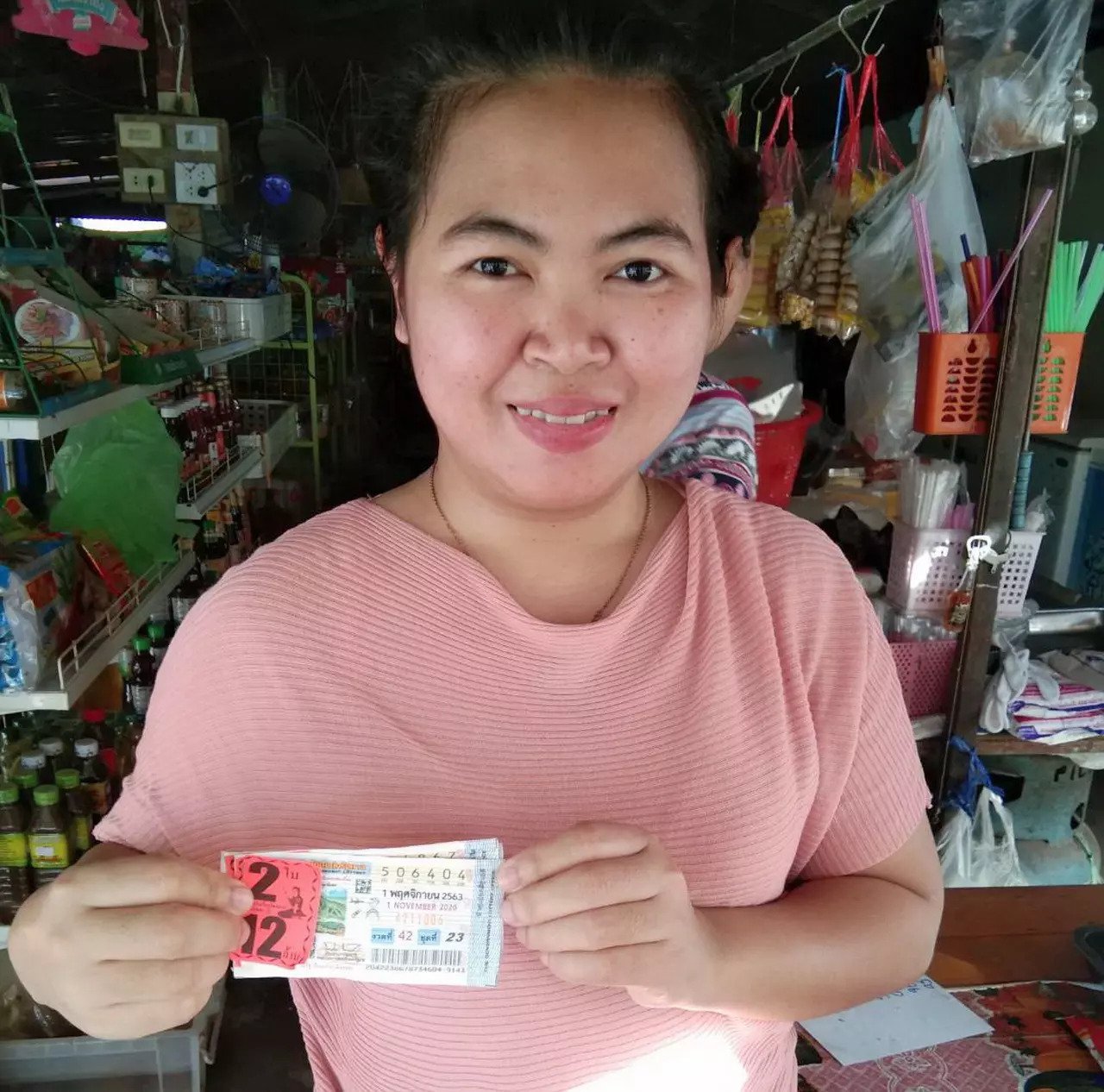 สาวสูงเนินถูกรางวัลที่ 1